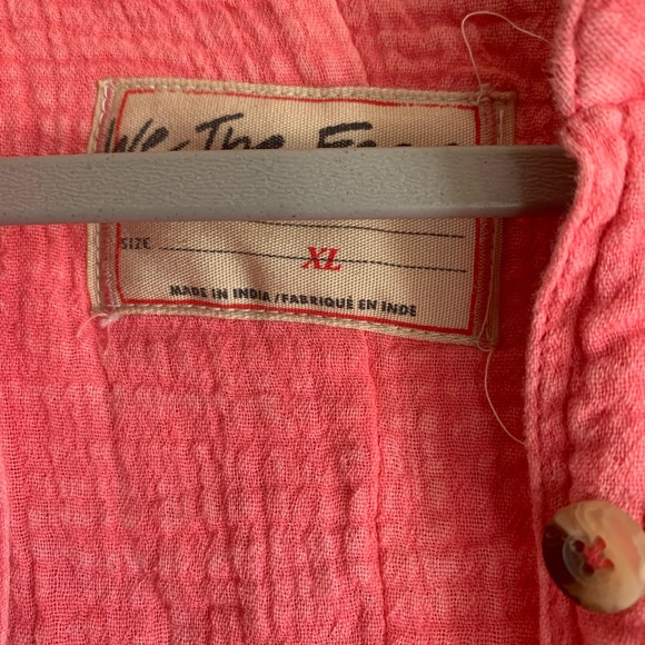 We The Free Pink Button Down Top Shirt Women Size XL Casual Lightweight Beach - Picture 3 of 3
